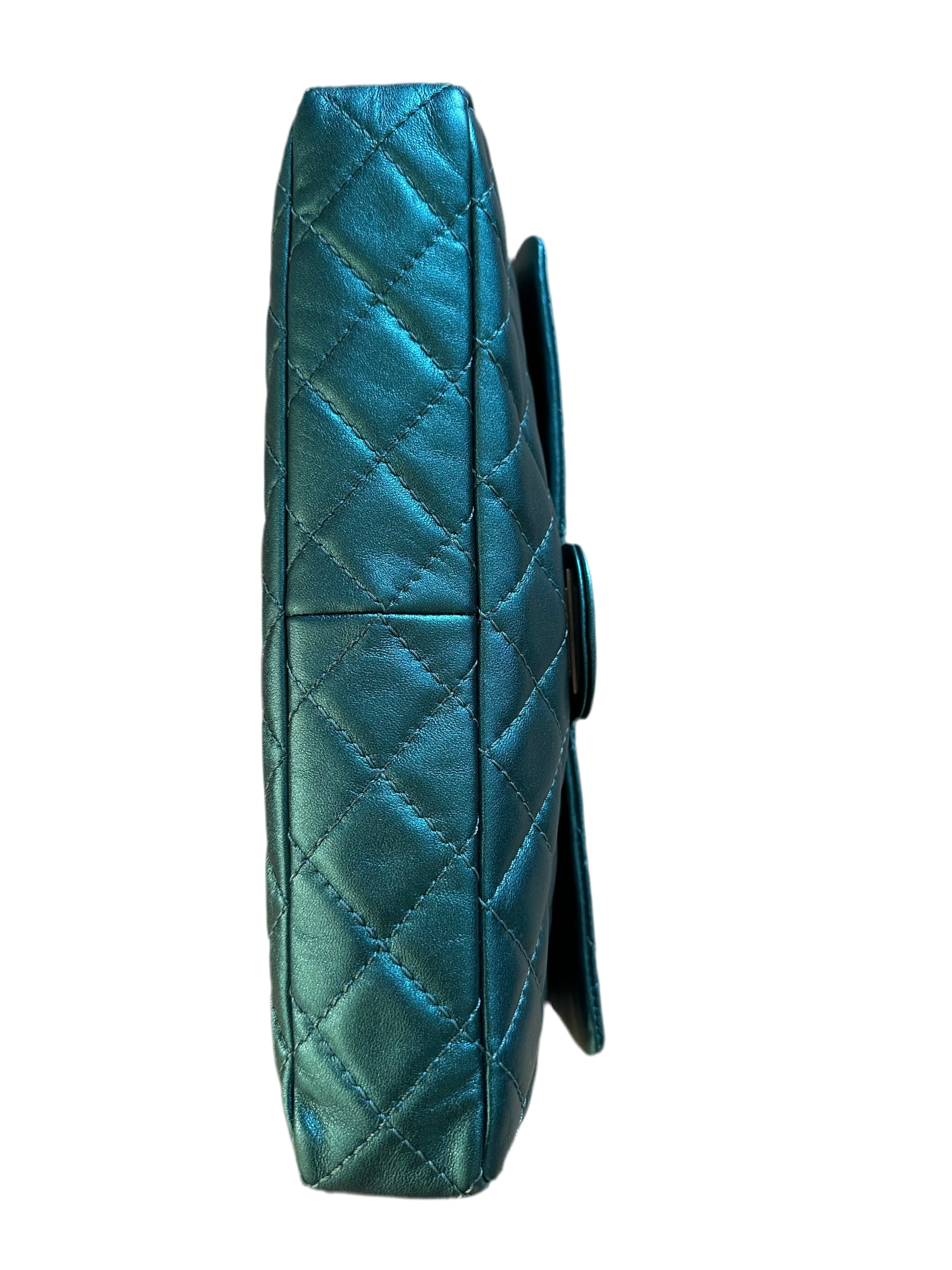 Chanel Reissue 2.55 Classic 226 flap bag